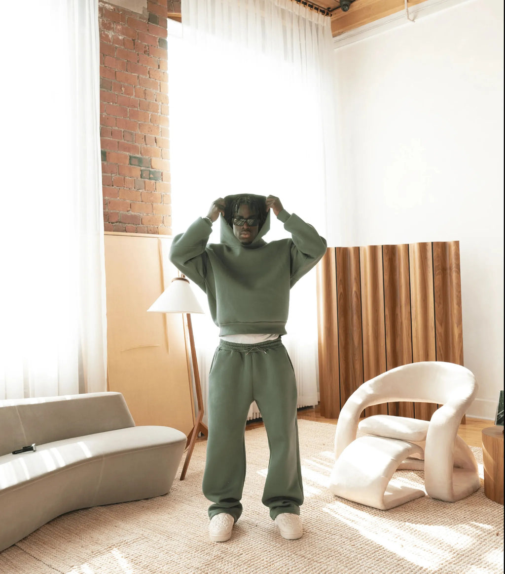 MINIMALIST TRACKSUIT