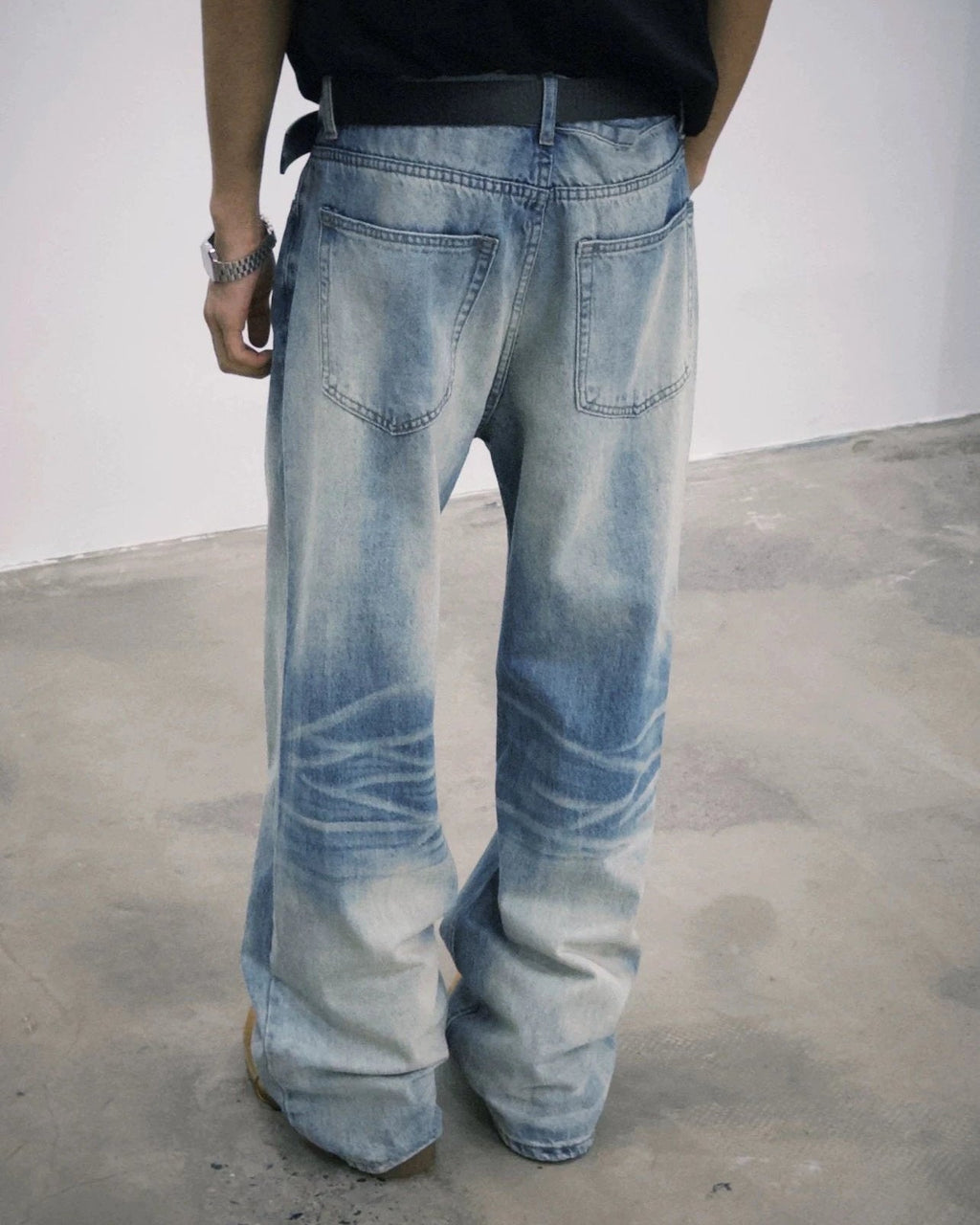 05 DISTRESSED DENIM