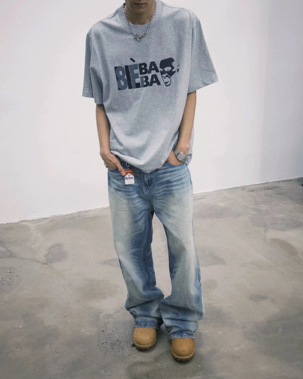 05 DISTRESSED DENIM