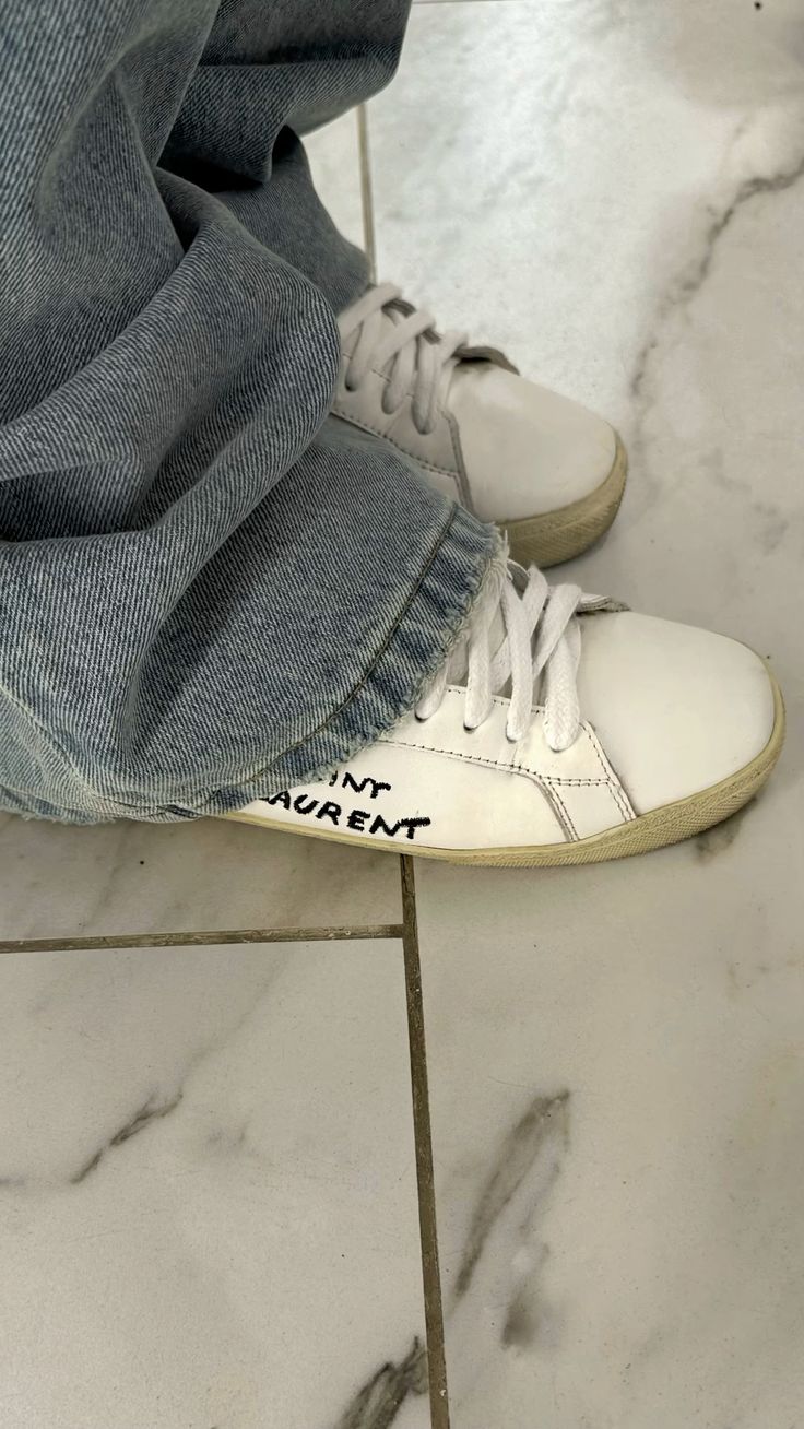 SAINT SNEAKER
