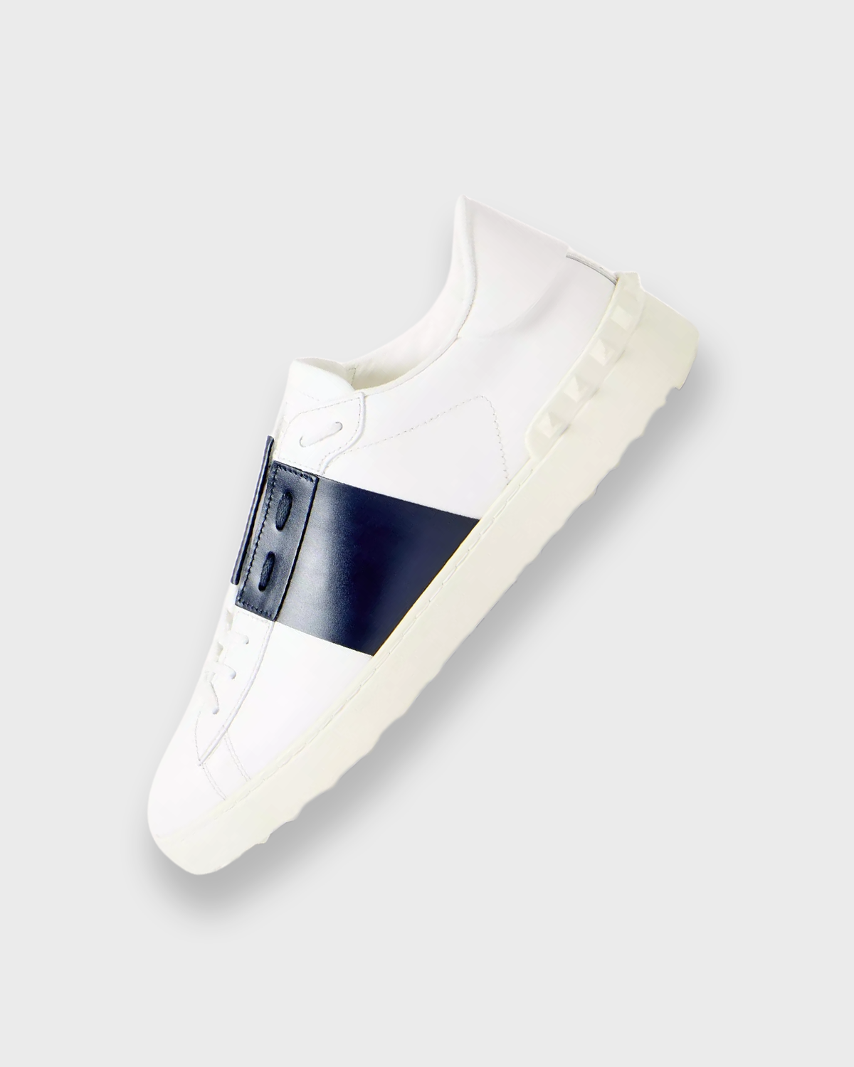 STUDDED SNEAKER